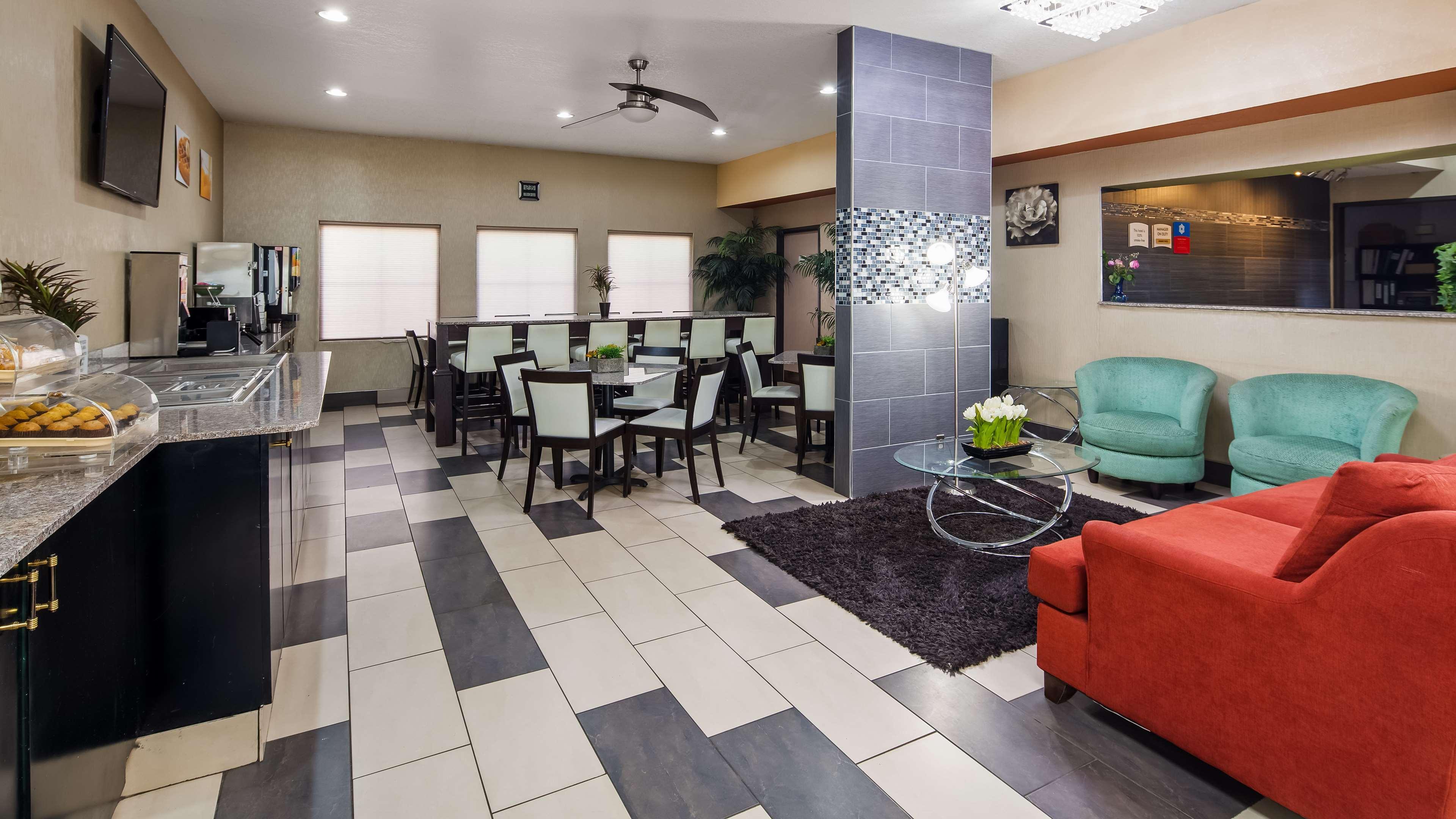 Surestay Plus Hotel By Best Western Блу Спрингс Екстериор снимка