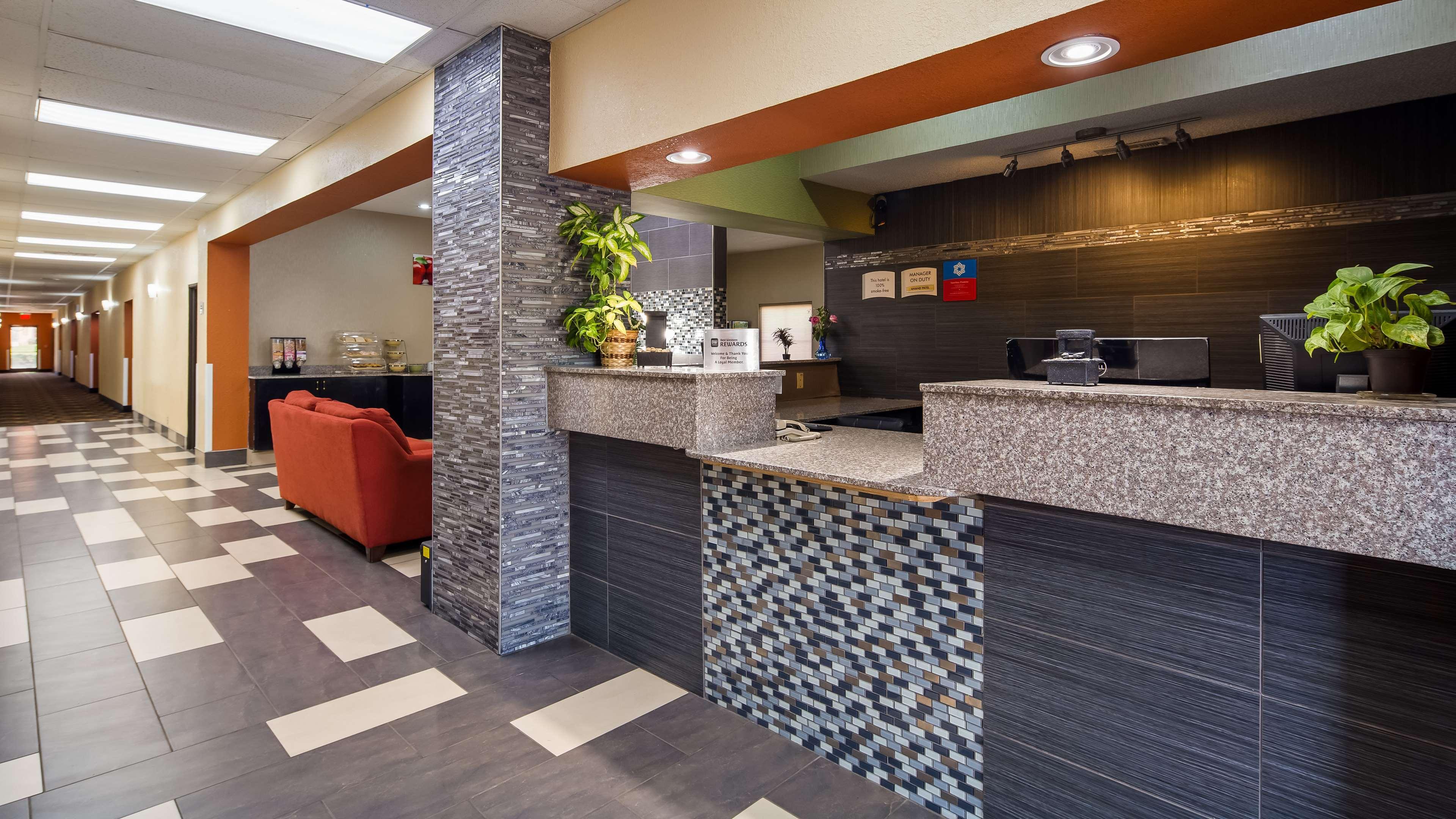 Surestay Plus Hotel By Best Western Блу Спрингс Екстериор снимка